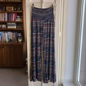 JUNIORS’ PATTERNED BOHO BELL BOTTOMS PALAZZO PANTS